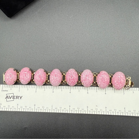 Mid Century Pink Glass Cabochon Bracelet with Book Chain Links - Picture 14 of 17